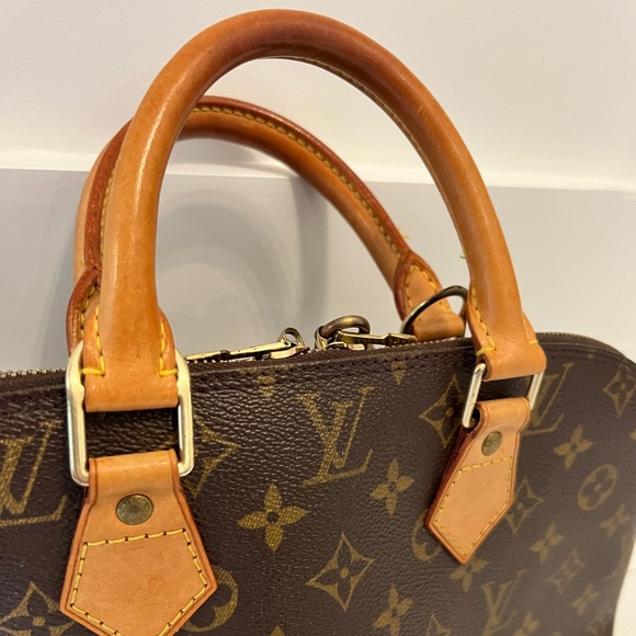 Louis Vuitton Alma - Picture 6 of 10
